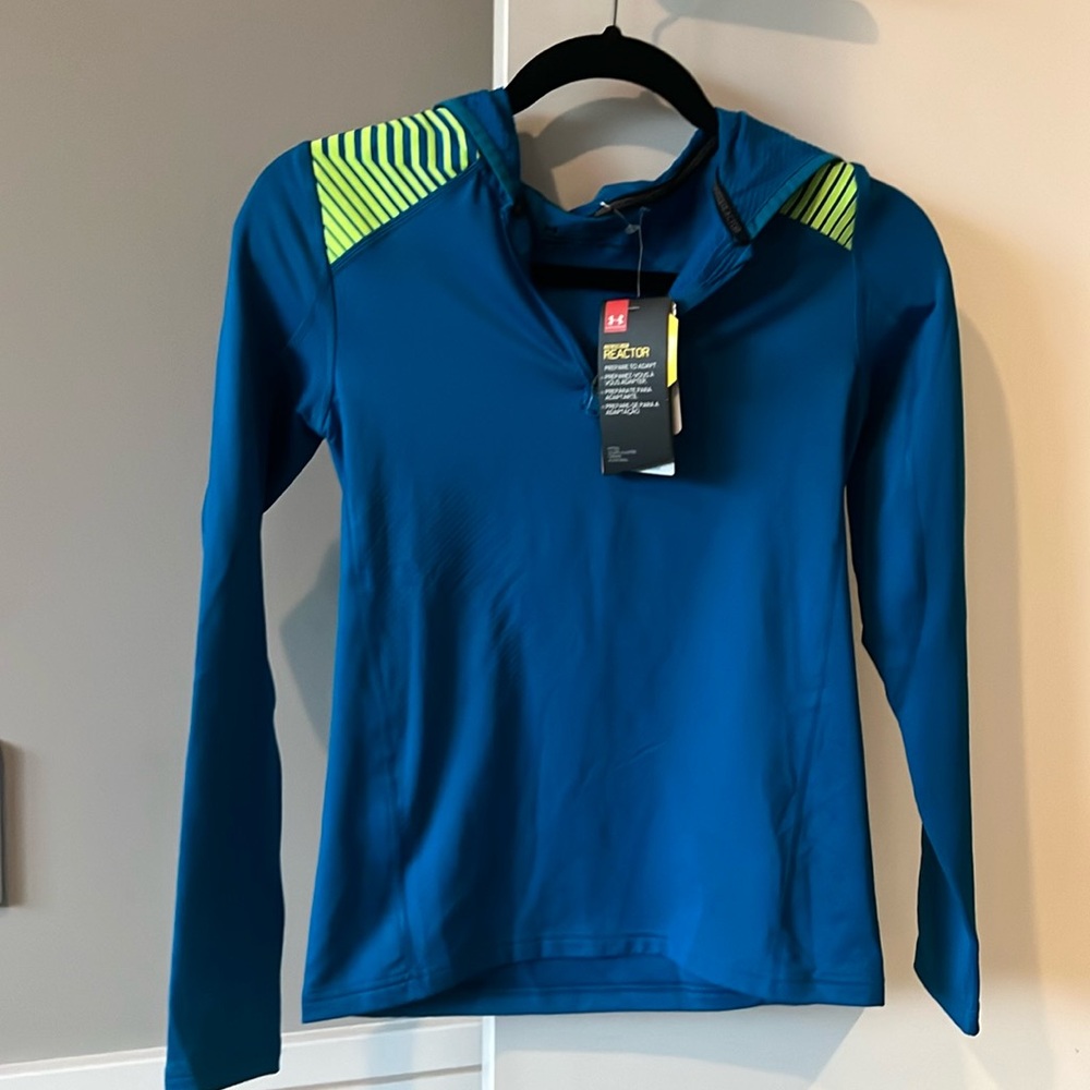 BRAND NEW Boys under armor, lightweight hoodie/long sleeve shirt